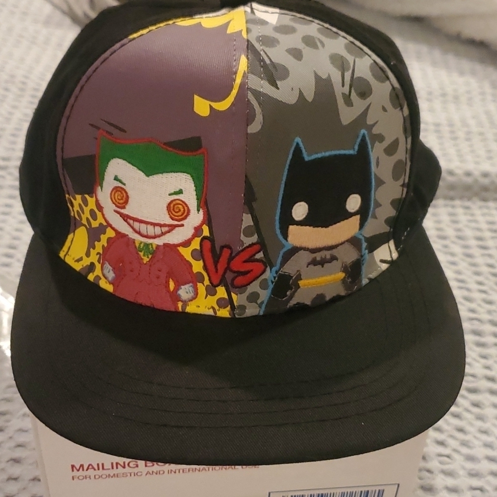 𝅺DC Comics Joker vs Batman Hat